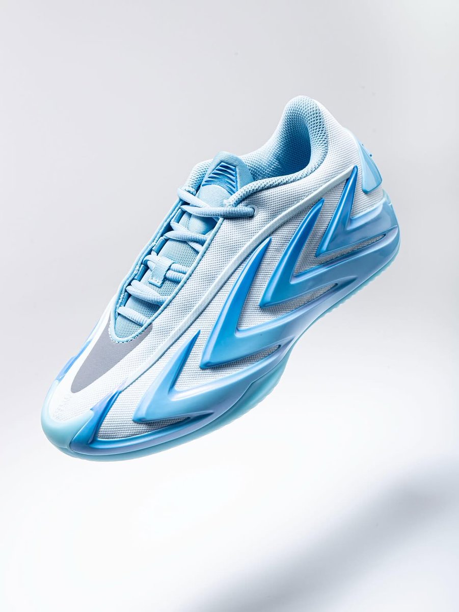 JustFreshKicks's tweet photo. adidas Anthony Edwards 3 "Bliss Blue" drops tomorrow at 10am ET 🥶

Link -> https://t.co/Eb7NzXKQkW https://t.co/K4825ajVEI