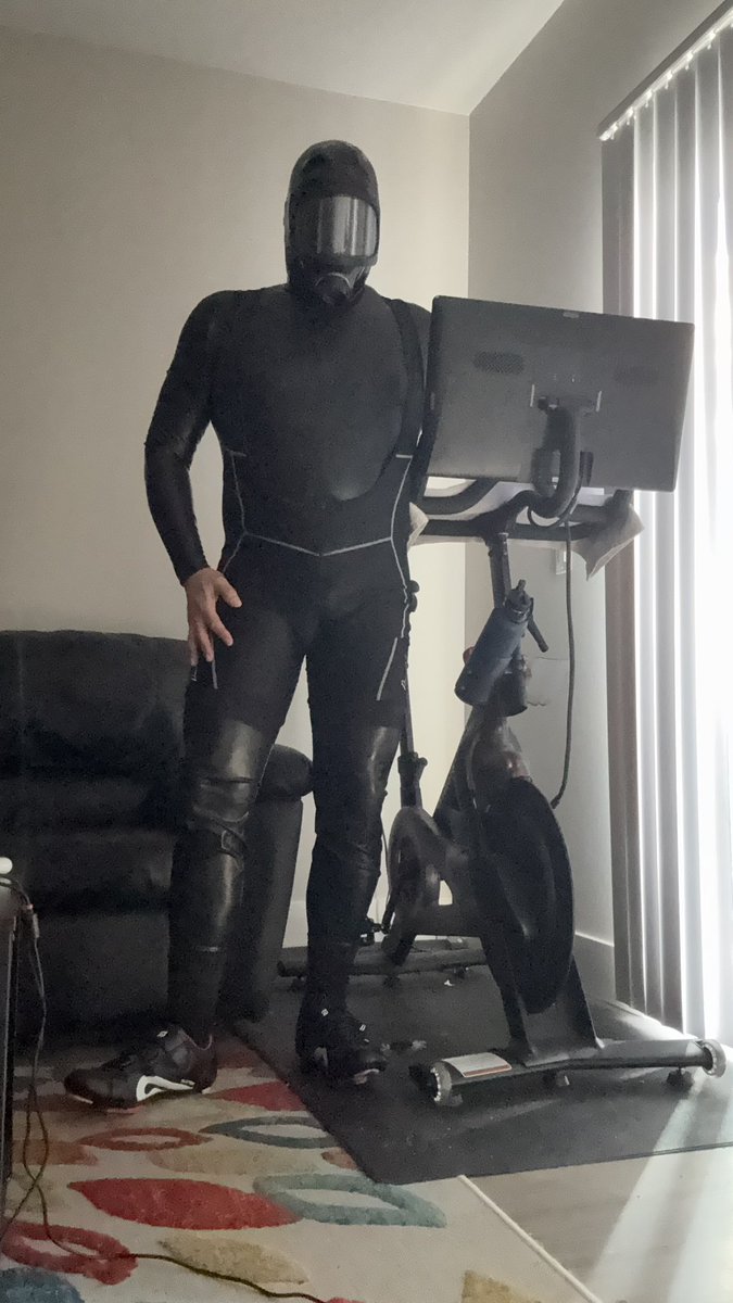 DaskPeet's tweet photo. My Peloton outfit for my ride today.. 🥵🥵😈 https://t.co/cJirMT051n