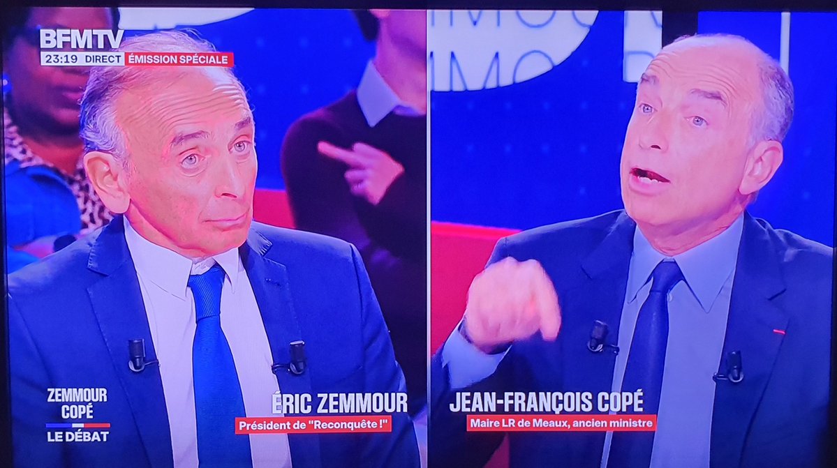 Incredibeul's tweet photo. @BFMTV Faites quelque chose ! Un abruti ne cesse de faire des doigts d'honneur derrière @ZemmourEric à 23h16, 23h19, 23h36.
Des excuses s'imposent ! C'est lamentable !
@knafo_sarah @Reconquete_off @Riposte_R @HilaireBouye https://t.co/k95m5xyPHV