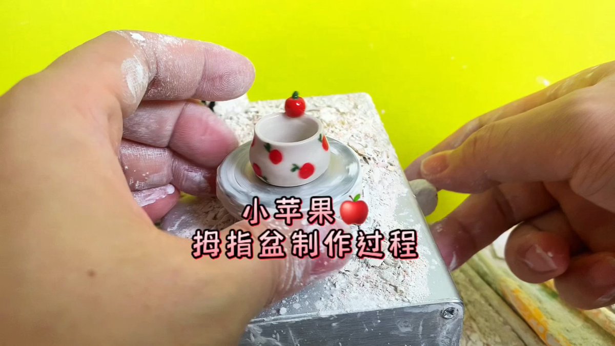 cozyi033373's tweet photo. Tried my first virtual pottery class at home today! Kneading clay, shaping my own mug—no studio hassle, just pure creative joy. Can’t wait to glaze it!， https://t.co/TbaDVAVFNU
