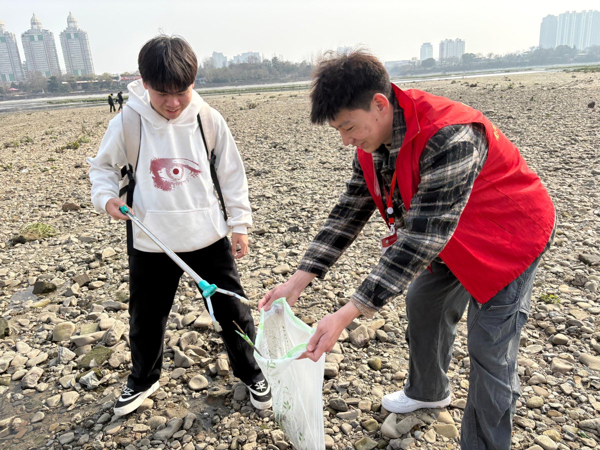 anisy989157's tweet photo. Join our campus volunteer club's river cleanup this Sat (9AM at west city river)! Gloves u0026 snacks provided—let's keep our blue spaces clean together! https://t.co/aFjqu27T9r