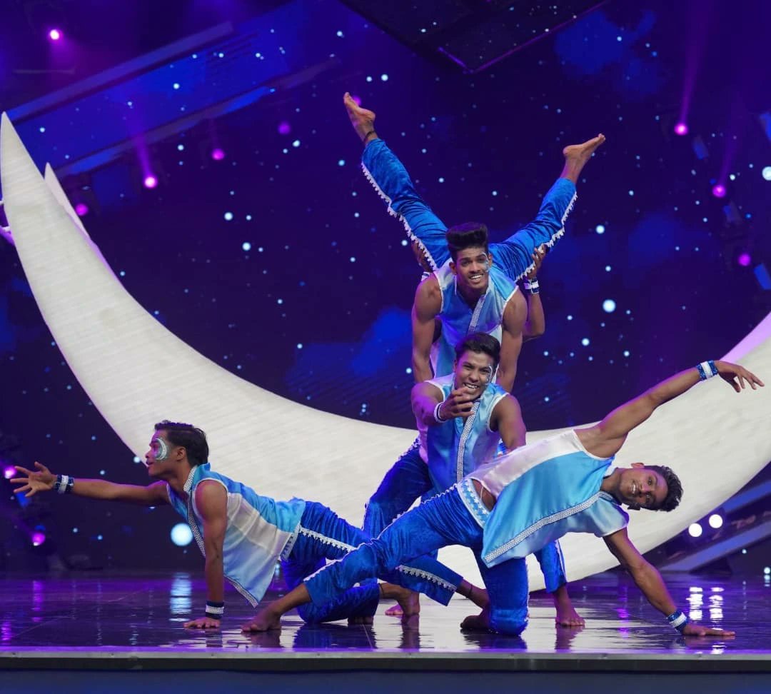harperwalker22m's tweet photo. Don’t miss our performance this Saturday and Sunday, only on Zee Bangla at 9:30 p. m. https://t.co/8XOb5Q53Gx