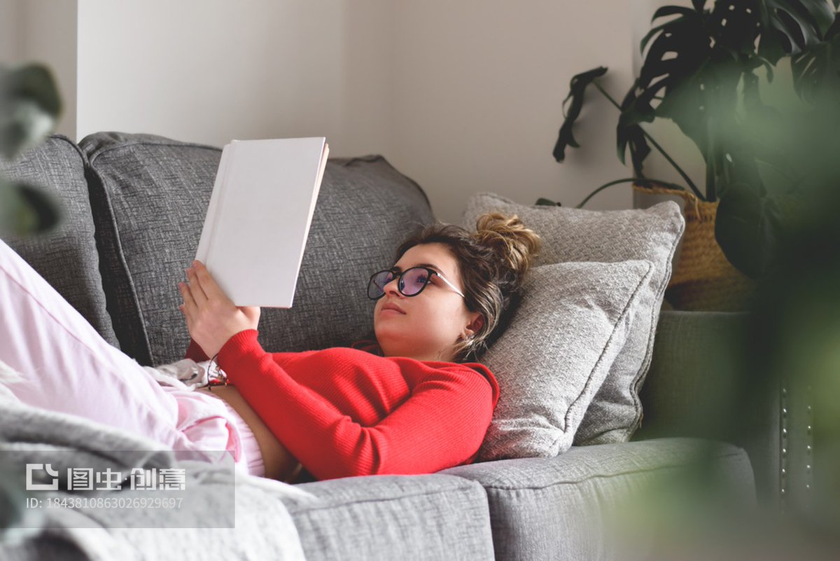 amirn348360's tweet photo. Just curled up with my favorite book and a warm latte – perfect lazy Sunday vibes ， https://t.co/ngTg8I32Ws