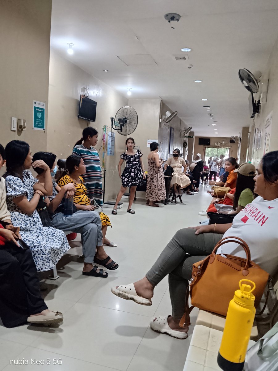 Norbertobrasil's tweet photo. Terrible situation in Hospital pregnant🤰 women's from 8:30 in the morning control for the baby and later waiting till 18:00 for simply taking with doctor! Simply don't show respect (pictures in Batangas city Government Hospital https://t.co/uPvTk7Bp2R