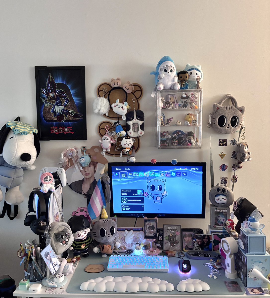 tyunoomf's tweet photo. moa desk setup 🪽🩵 #dagonyang https://t.co/tW73XezwHq