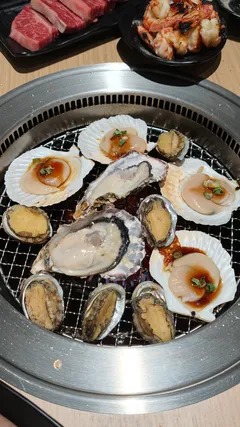 ChristianWofr's tweet photo. 小学生の娘と参戦予定で同じ時間枠で整番はとれたのですが わたし一桁台、娘300番台と離れておりまして。できたら娘の番まで待って��って入場したいのですが可能そうでしょうか💦 https://t.co/4HQ9ejwOST