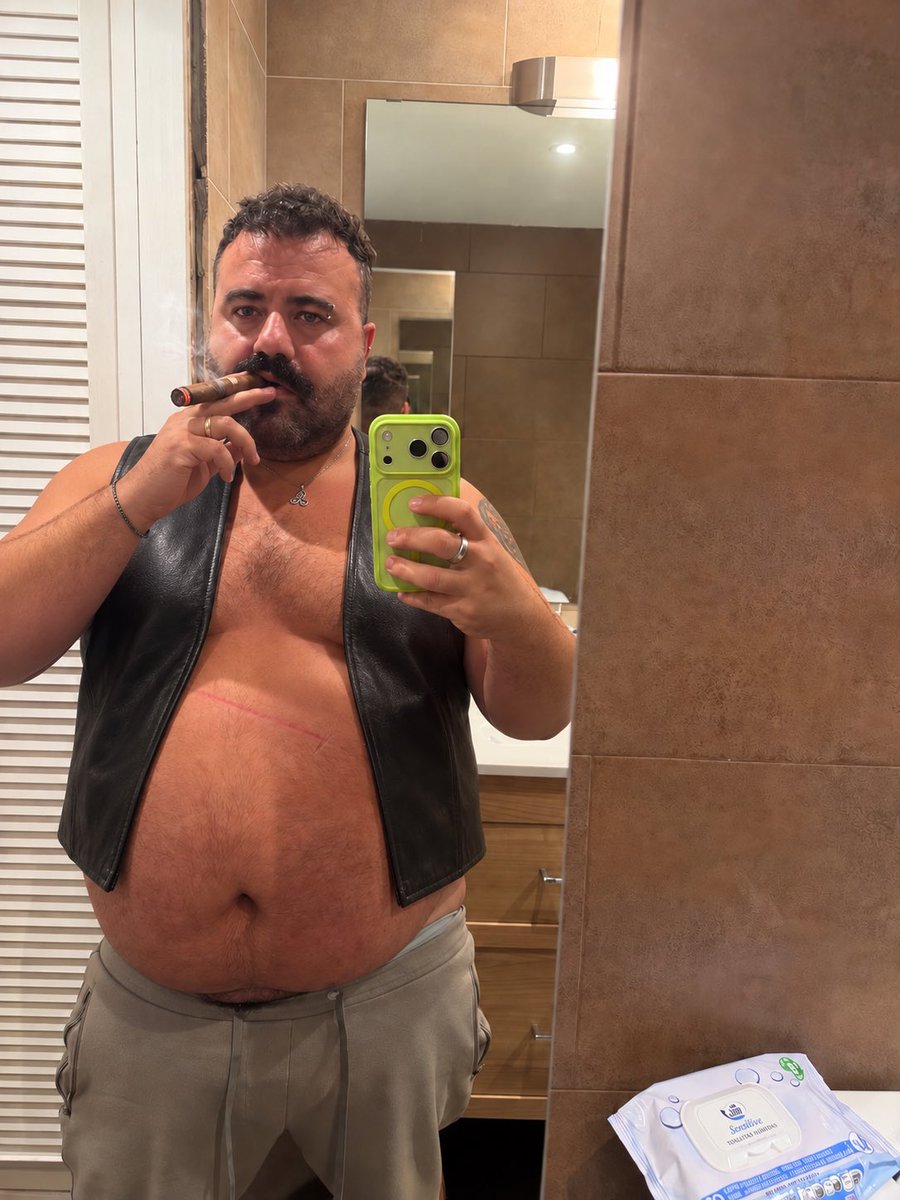 GinoGeppo's tweet photo. New daddy in town 🤣👅👅 https://t.co/NzOmVxs5Mw