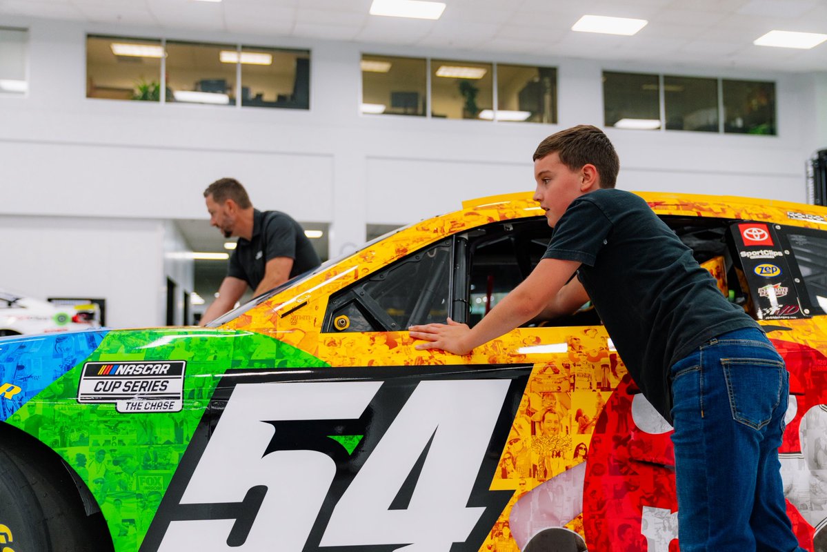 brextonbusch's tweet photo. Can’t wait to see this beauti on track Saturday night. I know Ty is gonna give it all he’s got.🔥👊🏻

@JoeGibbsRacing x @mmschocolate https://t.co/s0kNbBbKOS