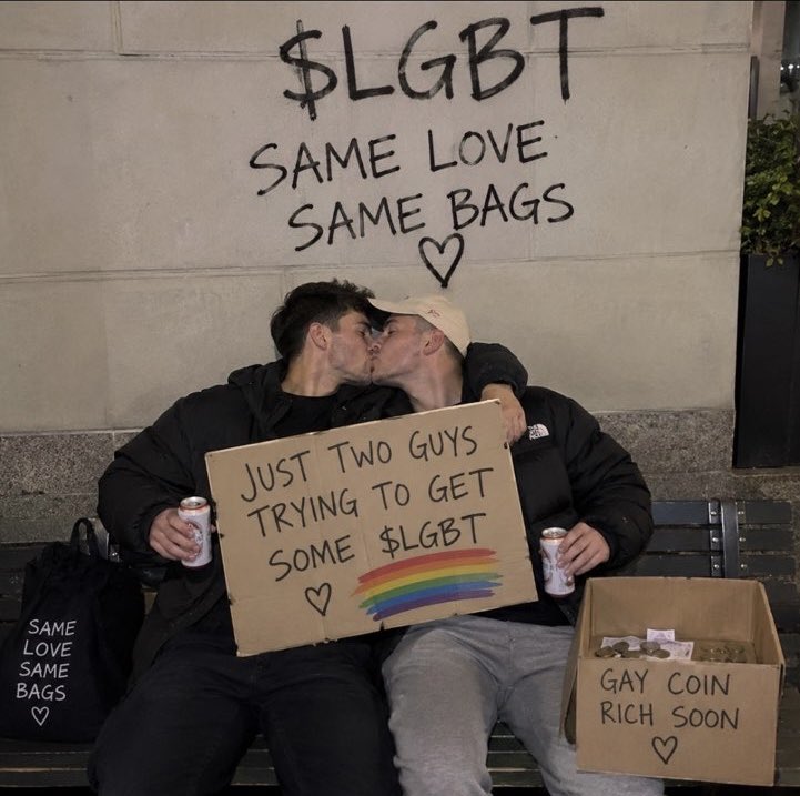 LetsGetBandsTwn's tweet photo. “Same love same bags” 🏳️‍🌈😭

$LGBT 🌈💰 https://t.co/iqOEoUBbIN