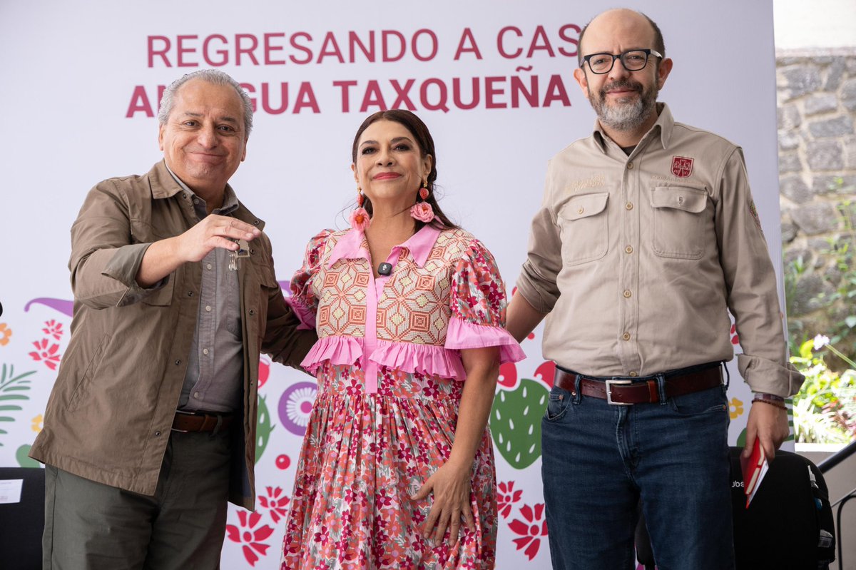 ClaraBrugadaM's tweet photo. ¡42 familias que fueron afectadas por el terremoto de 2017, vuelven a casa! 

Al día de hoy, la reconstrucción en la Ciudad de México tiene más del 97% de avance con más de 20 mil viviendas entregadas.

Reconstruir significa restituir derechos, recuperar el patrimonio de toda una vida y devolver la tranquilidad, ¡y no olvidamos que nuestro compromiso estará completo hasta que la última familia damnificada vuelva a casa!