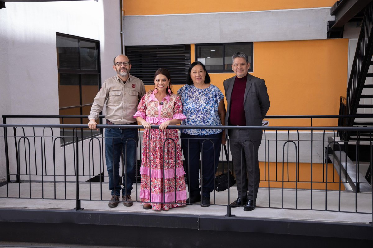 ClaraBrugadaM's tweet photo. ¡42 familias que fueron afectadas por el terremoto de 2017, vuelven a casa! 

Al día de hoy, la reconstrucción en la Ciudad de México tiene más del 97% de avance con más de 20 mil viviendas entregadas.

Reconstruir significa restituir derechos, recuperar el patrimonio de toda una vida y devolver la tranquilidad, ¡y no olvidamos que nuestro compromiso estará completo hasta que la última familia damnificada vuelva a casa!