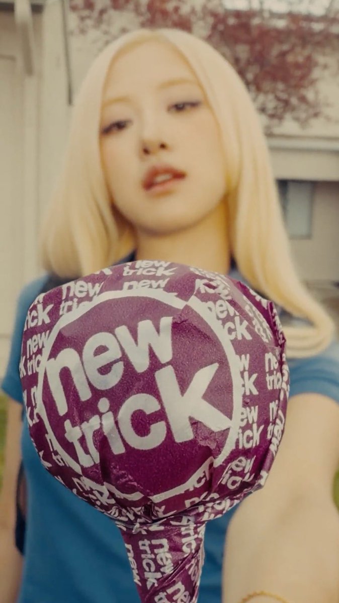 FILOSEY021197's tweet photo. 📣 Start using the tags! 

NEW TRICK OUT NOW
#NewTrickbyROSÉ 
#로제_뉴트릭_발매 #ROSÉ @numberoneHQ https://t.co/qCRJydMr5e