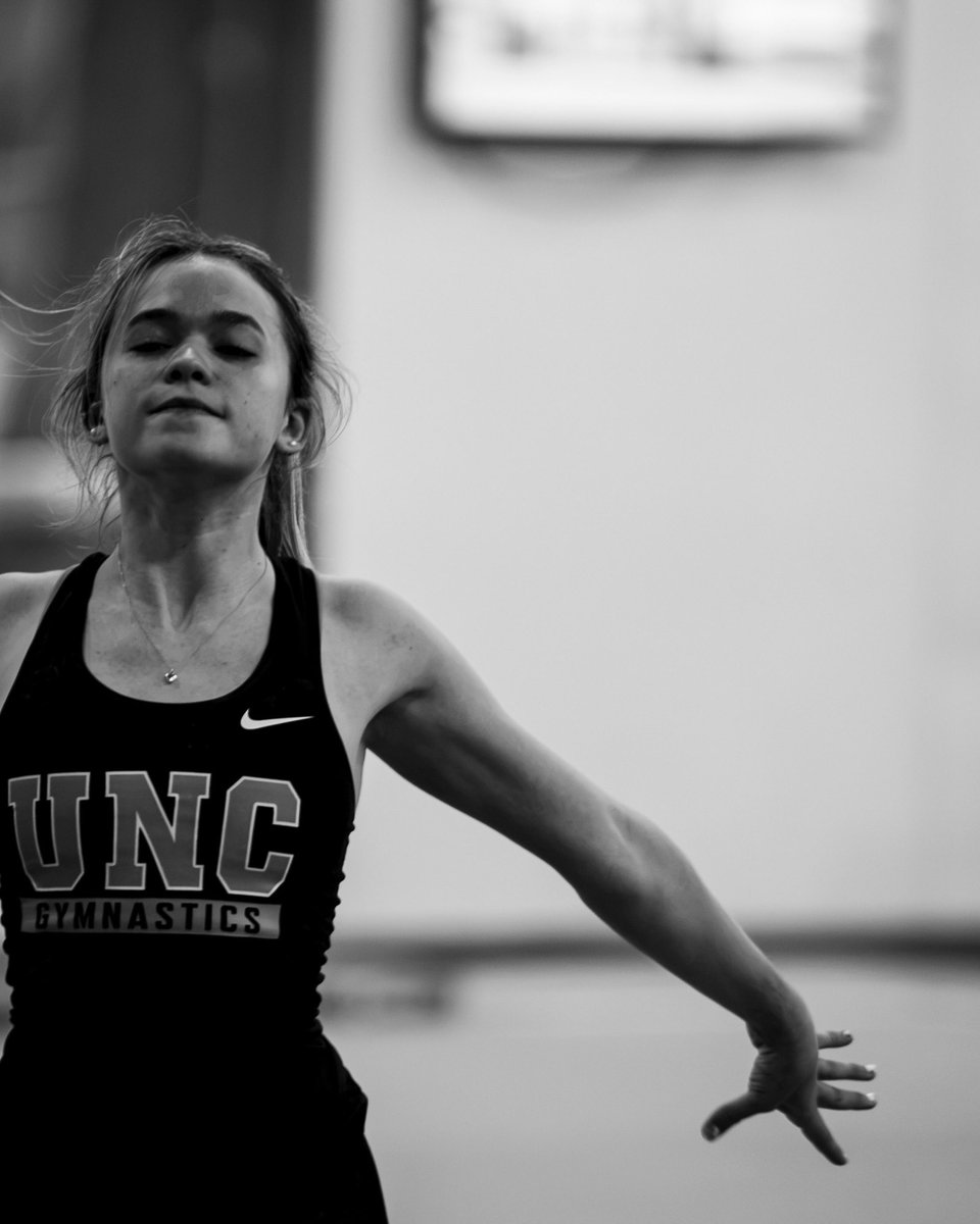 uncgymnastics's tweet photo. Embracing the grind. 

#GoHeels https://t.co/Gt4GRvDewj