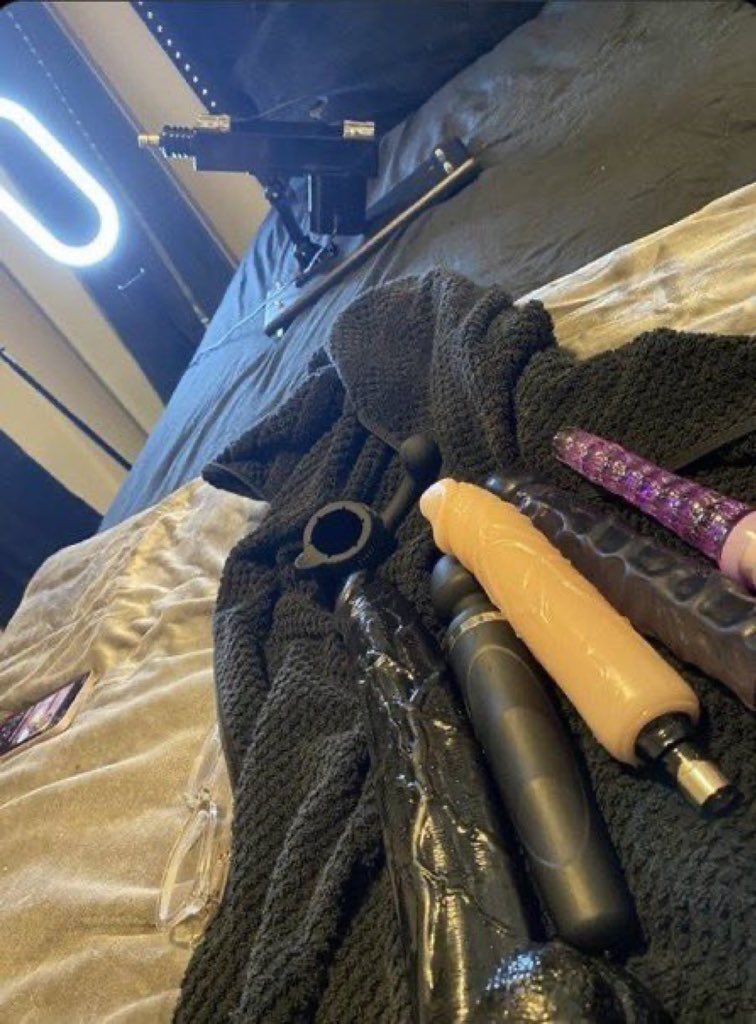 52nasty1's tweet photo. facetimes are now available all night!!! Don’t be shy, let’s have a lil phone FaceTime 😩💰 daddy 💕 Be payment ready 💬(213) 870-7690 https://t.co/wxWhgIJMrg