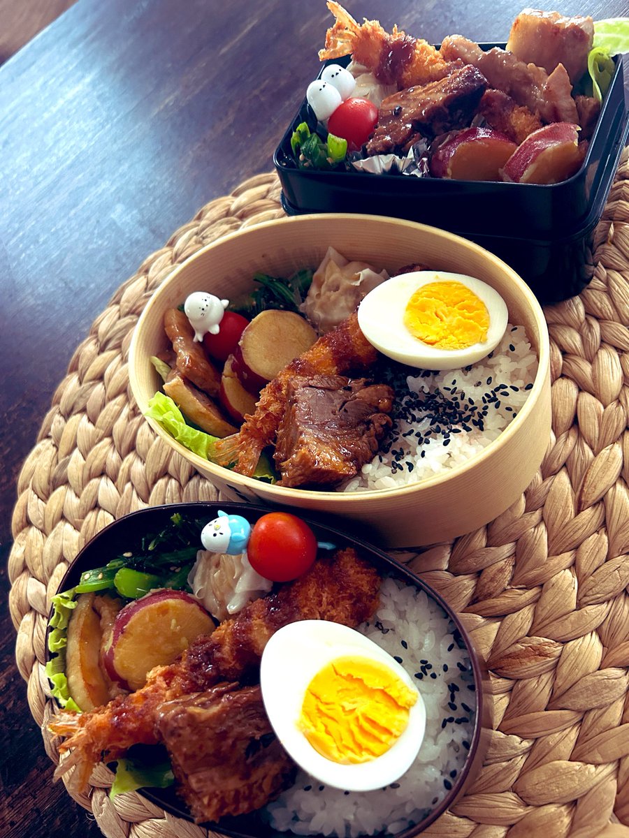 zikzin777's tweet photo. おはようございまーす🌈
ももんが旦那息子お弁当🍱
豚の角煮🐖焼肉🐖エビフライ🍤
小松菜の胡麻和え🥬さつまいも煮🍠
ゆで卵🐣🍅
ちょっといい言葉🍀
心ゆくまでリフレッシュして、佳き休日を😊
シルバーウィーク✨嬉しいね〜
#料理好きさんと繋がりたい 
#お弁当記録 https://t.co/2hPWDPw4hp