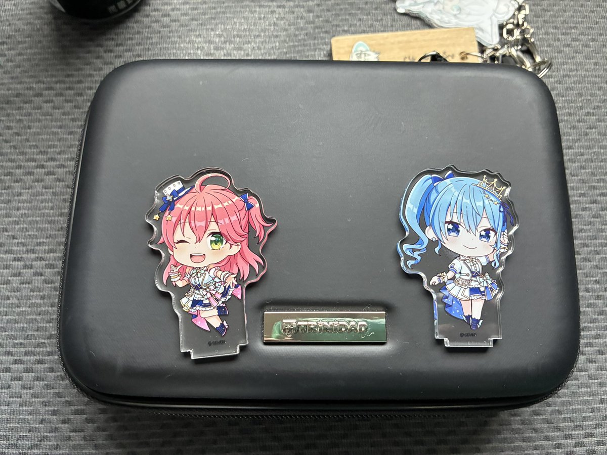 ALF0603's tweet photo. セブンのトイレ借りたついでにホロのカプセル買ったらみこめっと出た。今日はいい事あるかな？ https://t.co/ywMnLez4hK