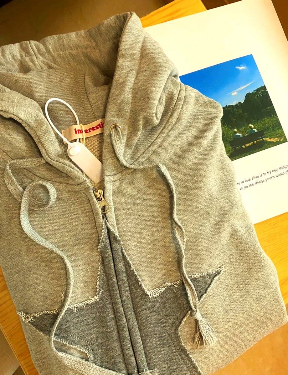 nrwlim's tweet photo. Just dug out my old college hoodie – it’s 2 sizes too small now, but still smells like the late-night ramen runs that got me through finals.  Growth hits different when it hits your closet! https://t.co/wHDwWjzG6W