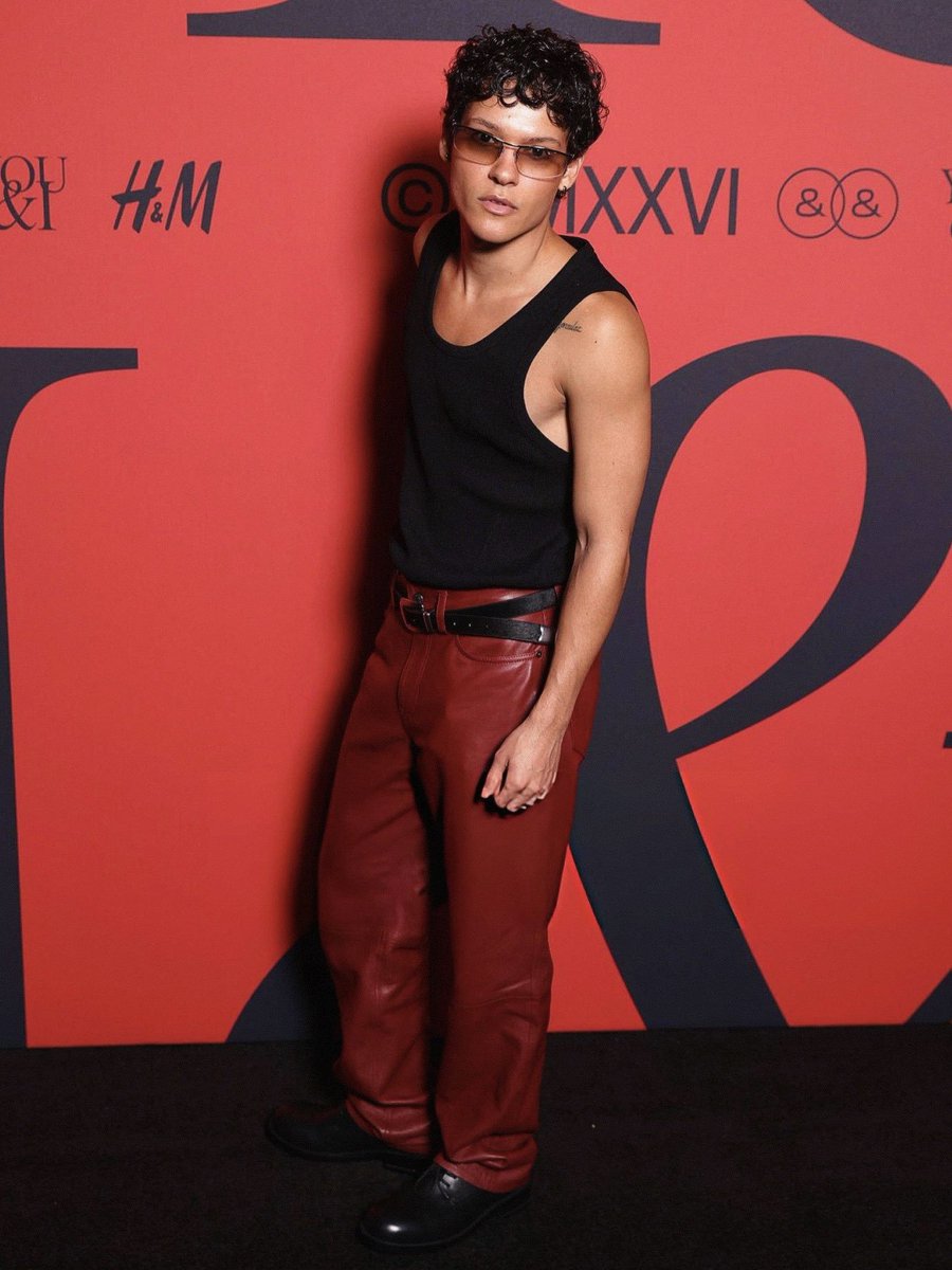 vrvr7575's tweet photo. Making ridiculously hot look completely effortless as per usual 🙄🔥🥵 https://t.co/UPYMqnHBc7