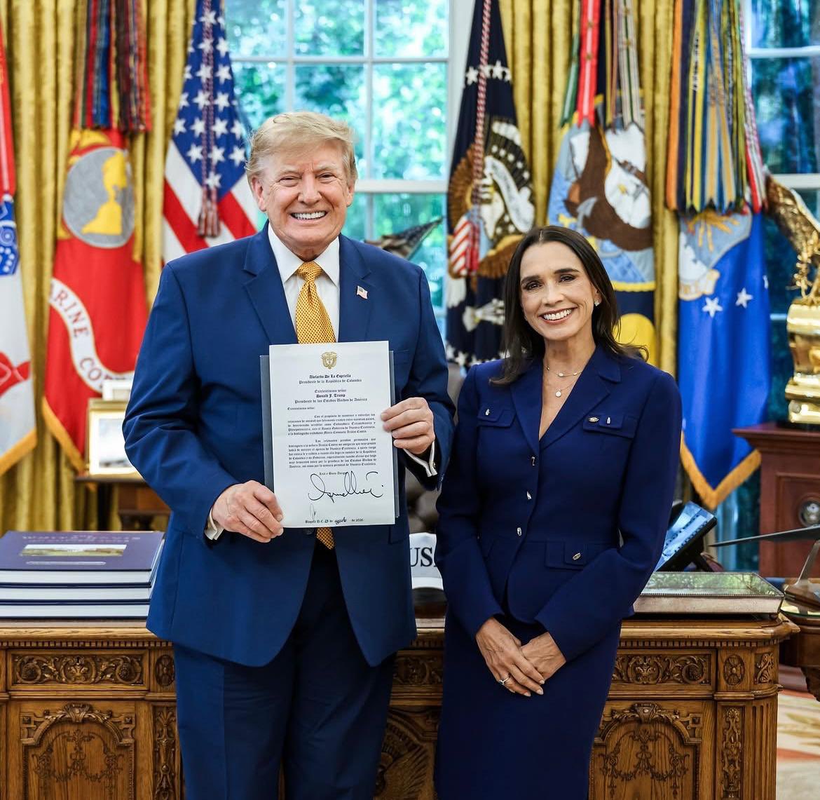 EnriquePenalosa's tweet photo. Formidable Embajadora tenemos en Estados Unidos! https://t.co/VDp2cxKdZP