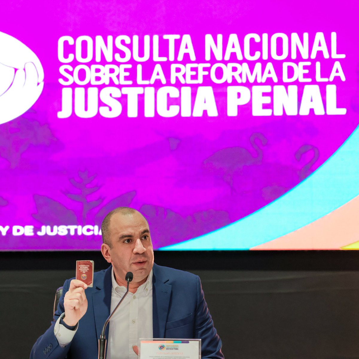 LarryDevoe's tweet photo. Hoy tuvimos una jornada de la Consulta Nacional sobre la Reforma de la Justicia Penal con campesinos y movimientos afrodescendientes del estado Miranda, en compañía del gobernador Elio Serrano y la presidenta del TSJ, Magistrada Caryslia Rodríguez, entre otras autoridades. 

Iniciamos visitando el monumento en honor a los Bandos y Parrandas de los Santos Inocentes de Caucagua, en el municipio Acevedo, donde disfrutamos de esta manifestación histórica reconocida como Patrimonio Cultural Inmaterial de la Humanidad.

Posteriormente, nos fuimos al Complejo Cultural de Barlovento a escuchar y recibir los aportes y propuestas de las distintas expresiones sociales de esta región mirandina, incluyendo campesinos, campesinas, movimientos afrodescendientes y jueces de paz. 

Mi profundo agradecimiento por cada uno de los valiosos aportes que buscan consolidar un sistema de justicia penal más justo y humano.

¡Seguimos recorriendo el país junto al pueblo!

#JusticiaPenal #Venezuela #ConsultaNacional #Miranda #Barlovento
