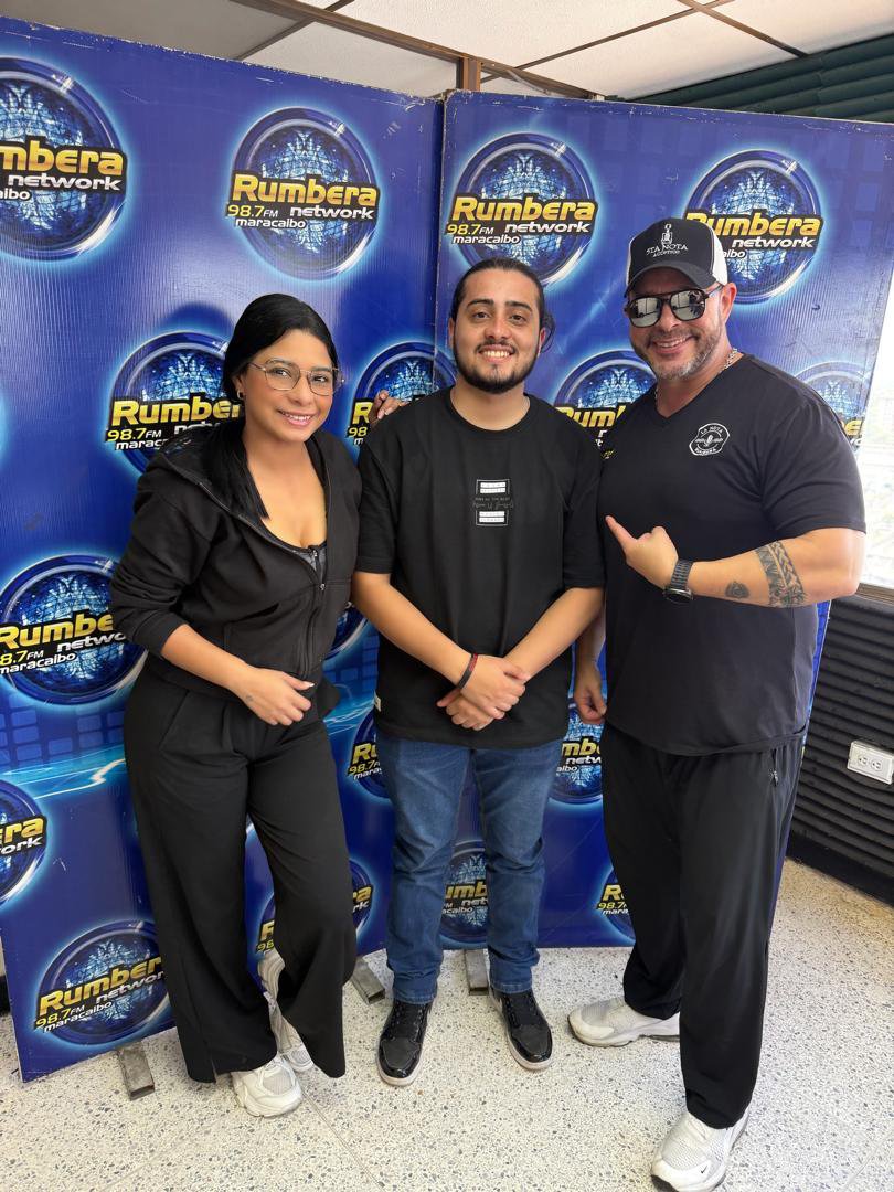 keerkyn's tweet photo. El día de hoy tuve la bendición de presentarme en Rumbera Network 98.7FM en el programa La Nota Rumbera con los locutores Jennifer y Leonardo en la ciudad de Maracaibo.

#keerkyn #girlfriend  #maracaibo #rumberanetwork #musica https://t.co/cQYvHc9NNy