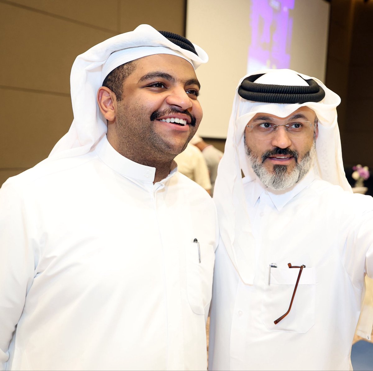 ali_a_marafi's tweet photo. للمرة الثانية احضر مسرحية "مهندس الذوق العام" 

الفنان / خالد المظفر مسرحياته تتسم بالعمق المجتمعي الذي يطرح قضايانا الاجتماعية بطابع كوميدي مغلف بقصة مسرحية تمس واقع نعيشه و نتمناه 

مبدع دائماً يا بو عبدالله @Khalid_135 https://t.co/wN2p8xScys