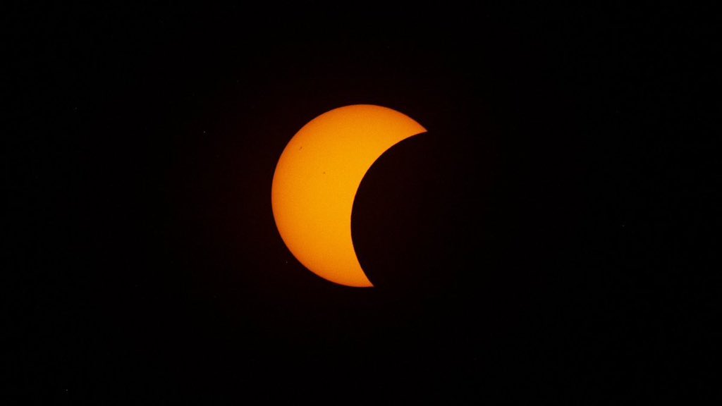 wansta2000's tweet photo. Yesterday's total solar eclipse in parts of Europe – and the partial eclipse in parts of North America – gave us spectacular views. NASAHQPhoto was on location to capture the sights. https://t.co/Q3iZdhM3MT