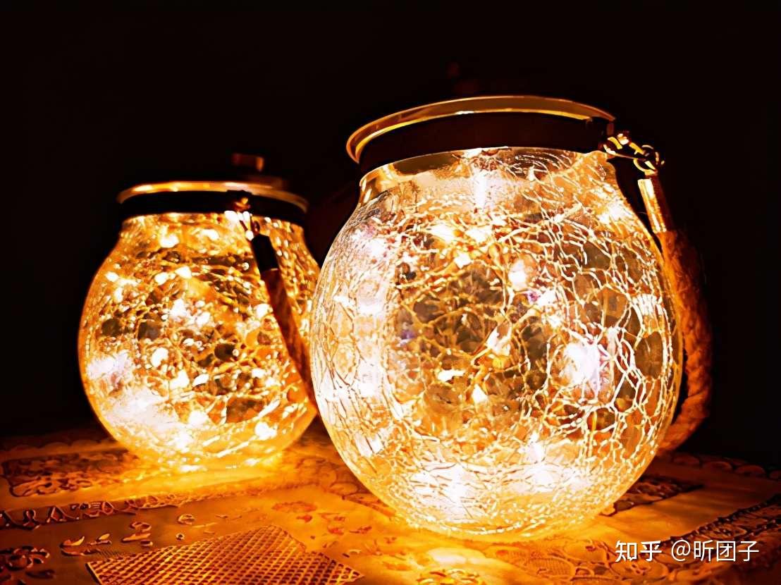 JunSeo1121's tweet photo. Turn an old mason jar + battery fairy lights into a cute nightlight for your desk—zero fancy tools needed! ， https://t.co/Ts2F9KA8c5