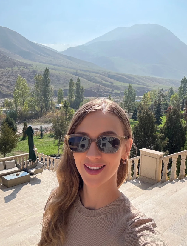 mary110120's tweet photo. Sunny days mountain views, and that perfect terrace moment ☀️ https://t.co/6YhQps58Qs