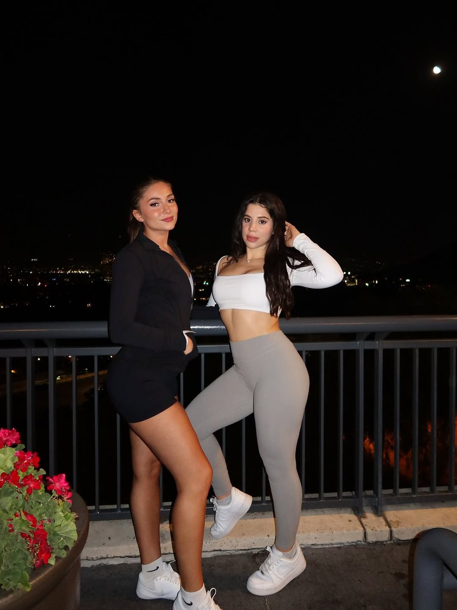 jenpetersonnn's tweet photo. After dark: https://t.co/8RigSchRAo