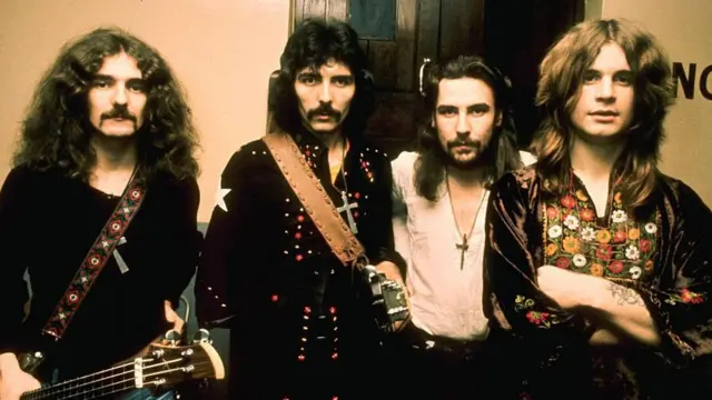 TheExtremeMusi1's tweet photo. You can ONLY choose one band! 👇🏻

- Van Halen
- Black Sabbath 
- Led Zeppelin
- Deep Purple https://t.co/WlNNEZQ7Sc