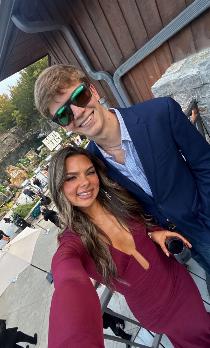 ChelseaBradfrd's tweet photo. Dressed up, linked up, and living in the moment https://t.co/1nB128KOcl