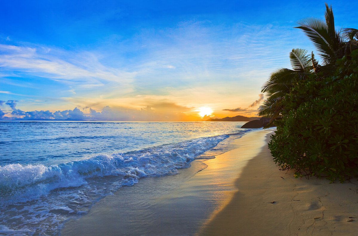 Justinnluva's tweet photo. Just stumbled on a hidden coastal cove with turquoise water and sunset hues—this unplanned detale made today’s trip unforgettable. ， https://t.co/rRJsC0A1wU