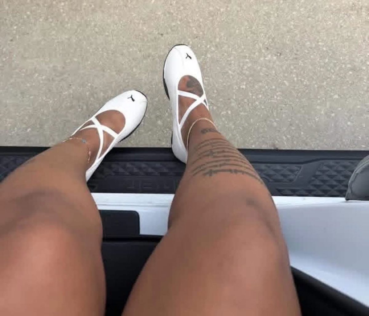 favscorpioooo's tweet photo. The girls that get it, GET IT these are so tea 🤏🏽🖤 https://t.co/S2lVwUJnsr