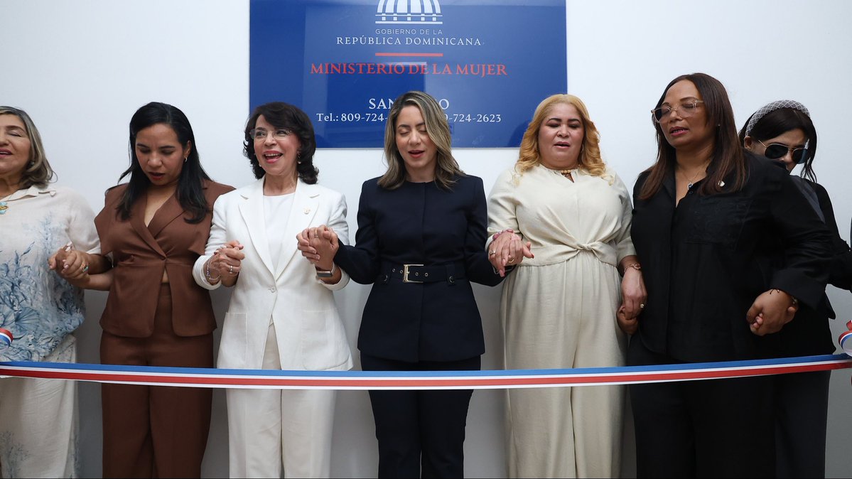 MMujerRD's tweet photo. Inauguramos la nueva Oficina Provincial en Santiago, fortaleciendo su capacidad institucional para ampliar y acercar los servicios de orientación, asistencia legal y psicológica, acompañamiento y prevención de la violencia contra las mujeres.
#MMujerRD #Santiago #Igualdad #VidaLibreDeViolencia
