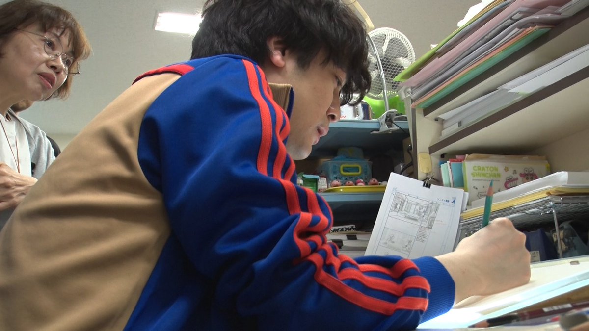 crayon_official's tweet photo. ／
#クレヨンしんちゃん × #バズマンTV コラボ
#ダウ90000  #蓮見翔 が脚本を“初”執筆❗
「ある午後の野原夫婦だゾ」を明日放送📺
＼

《ワンカット》で魅せる
《ワンシチュエーション》会話劇

詳しくは👇
https://t.co/q4TGHMwPG4
本日放送のバズマンTVではコラボの裏側を放送⚡
あわせてチェック✅ https://t.co/QNuQtVxbjo