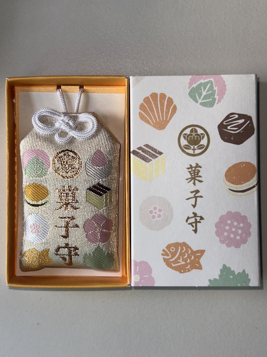 0628_Avery's tweet photo. 이게 뭐냐면.
“앞으로 맛있는 디저트 많이 만나게 해주세요~🍰” 라는 뜻을 가진 나카시마 신사 오마모리.
남자 졸귀 수준 ㅠ https://t.co/ka8YFCWy8m