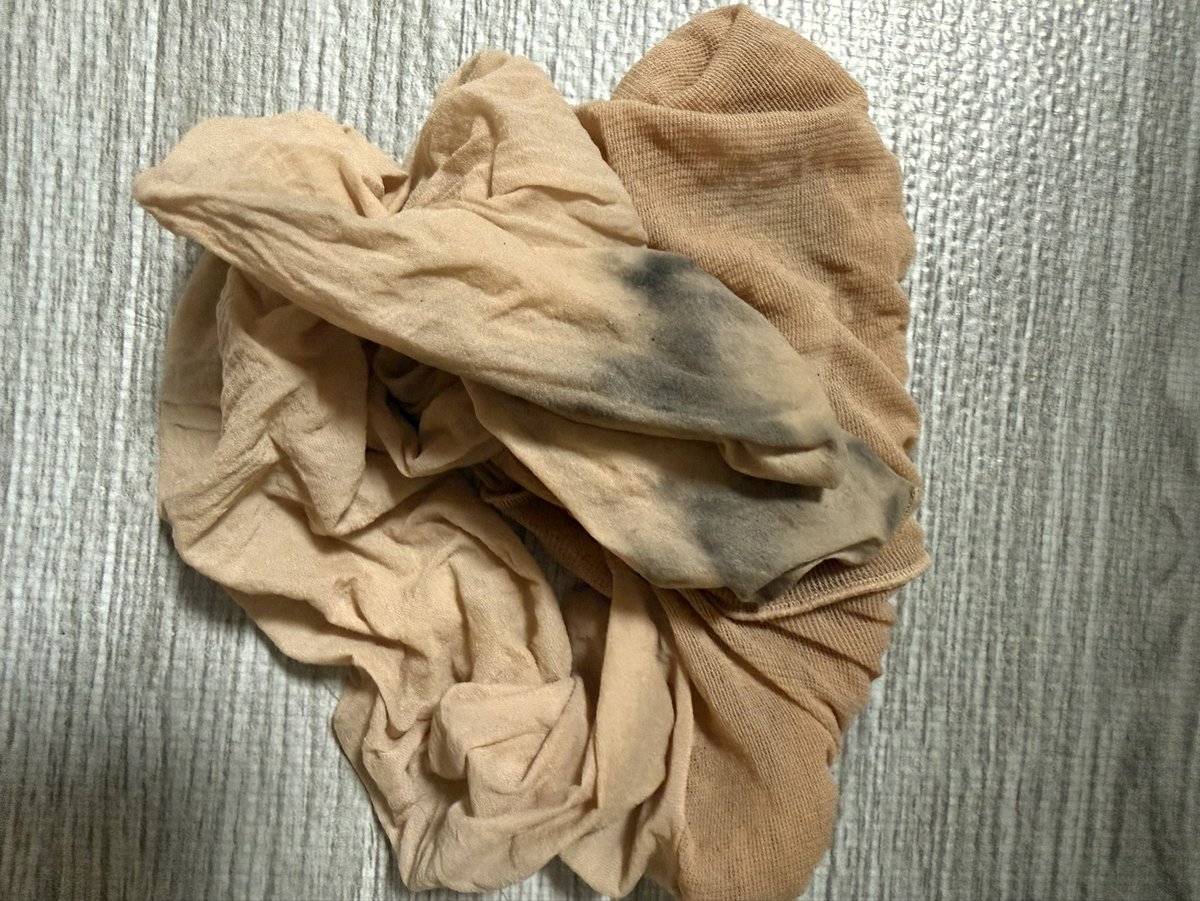 rinoOLrino's tweet photo. 引取り希望者はDMで💁‍♀️笑
♻️💰
#パンスト　#ストッキング　#连裤袜　#팬티스타킹　#Pantyhose https://t.co/59TCYx9i6h