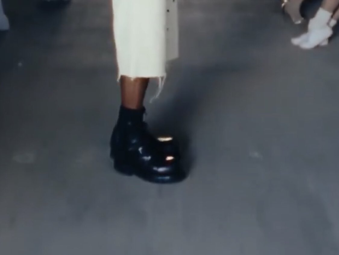 larpdruski's tweet photo. Him don go where shoe wey big pass am 😂😂 https://t.co/eWK3XAROgk