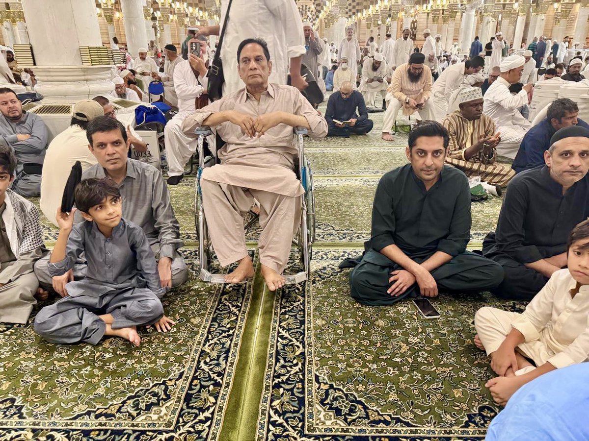 NaumanIShaikh's tweet photo. In the blessed city of Madinah, at Masjid-e-Nabawi ﷺ with family.❤️ https://t.co/DcZx4HbxXI