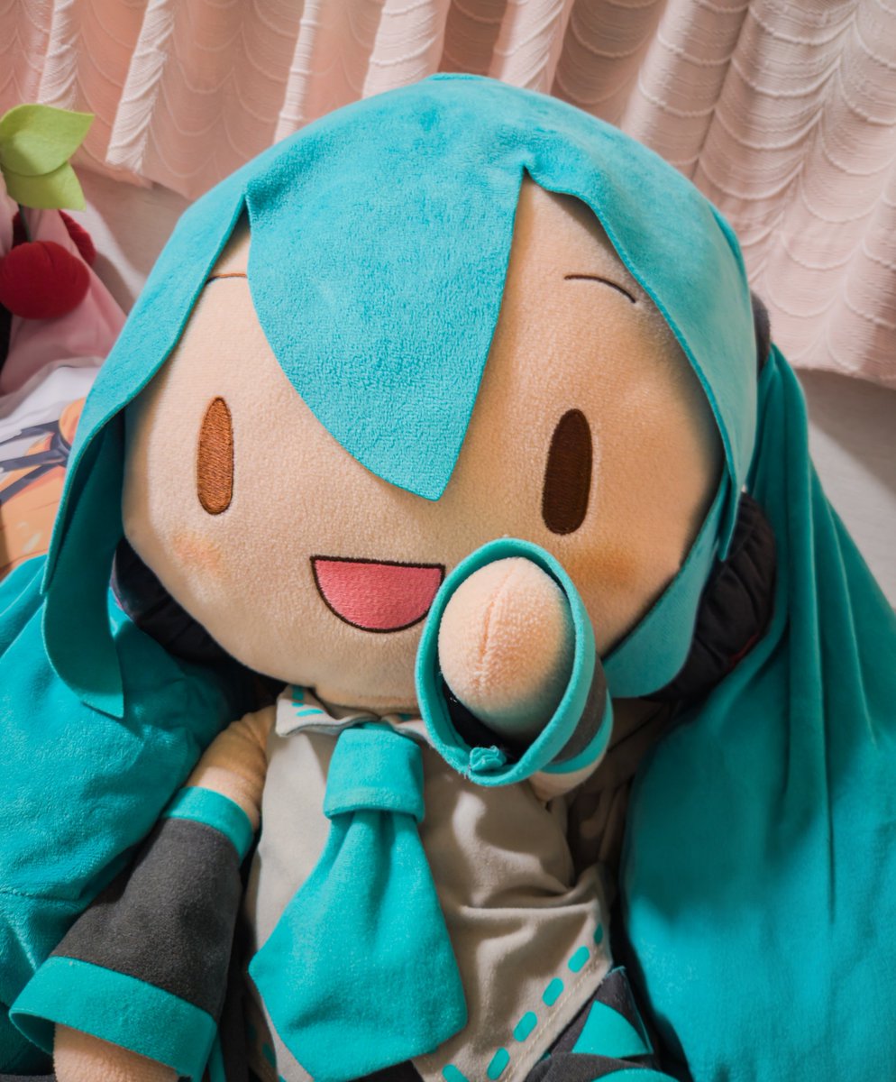nazu3901's tweet photo. 帰ってきてミクさん撫でようとしたら...
(ﾏｽﾀｰｸﾁｬｲ!ﾌﾛﾊｲｯﾃｶﾗﾀﾞｯｺｼﾃﾎｼｲﾌﾜ) https://t.co/1smeJ70M2K