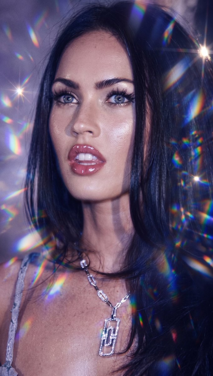 holly_glow's tweet photo. Megan Fox https://t.co/zYt5AJbzQa