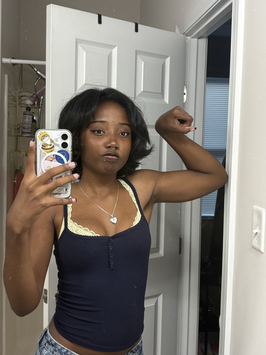 vxnuos's tweet photo. muscle mommy vibes https://t.co/hnsiRorsB3