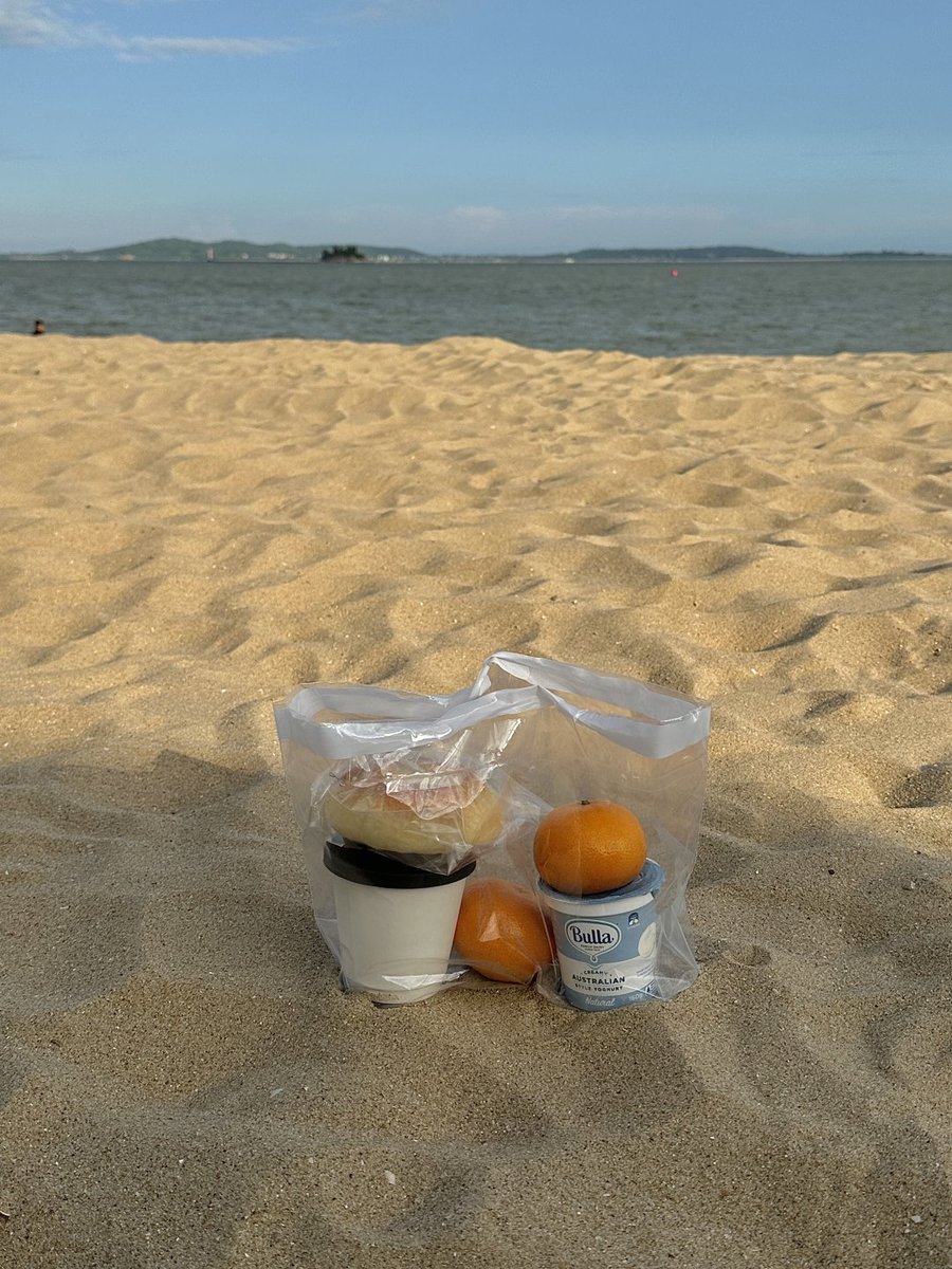 EepQoop's tweet photo. The ocean waves and sea breeze heal all unhappiness https://t.co/KmQLMeRNcs
