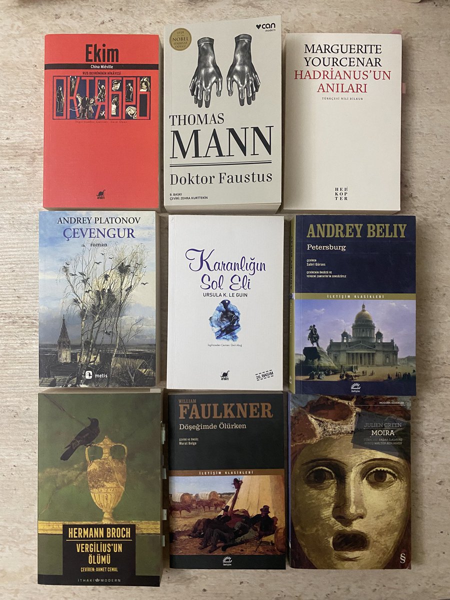 emreucarinx's tweet photo. son zamanlarda hem kurgu hem kurgudışı kitap önerisi isteyen çok oluyor. teorik okumalar için bir liste yapma planım var. kurgu içinse beğendiğim romanları sık sık paylaşıyorum zaten ama daha önce paylaşmadıklarımdan ve aklıma ilk gelen çok beğendiğim romanlardan bir seçki yaptım https://t.co/nLg2A5IkxA