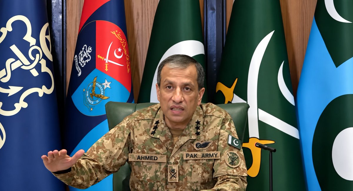 arabnews's tweet photo. Pakistan will go “to any extent” to defend Saudi Arabia against attack, its military spokesperson said on Thursday, as escalating Houthi strikes test new collective-defense agreements https://t.co/694ZY1zd6E https://t.co/jrJ4mCxalI