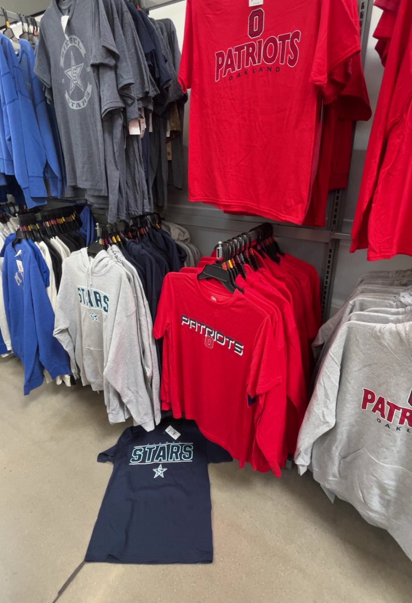StevenMiller75's tweet photo. Saw this at my local Walmart today, @SiegelBarstool just goes to show how fucking shit you guys are. No one even wanted to pick it up 😂 https://t.co/bDzVBevDdN