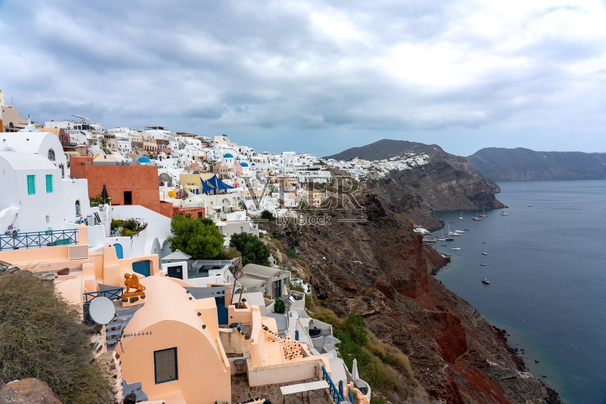 adeln641975's tweet photo. Just spent the most magical afternoon wandering the sun-dappled cobblestone lanes of a tiny Greek island village, sipped cold lemon tea at a cliffside taverna, and watched the sky turn soft pink as the sun set. No plans, just pure, unhurried joy https://t.co/bSNXJaC8ov