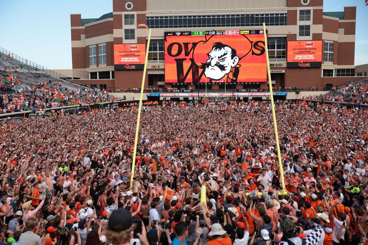 EricBaileyTW's tweet photo. #OkState announces that season tickets for 2026 are now sold out.  

Single-game tickets remain for games against UCF, Texas Tech and Kansas. Mini-plans are also available. 

Saturday's game against Murray State is officially a sellout.

Momentum rides high in Stillwater. https://t.co/NB6ZzkOvyc