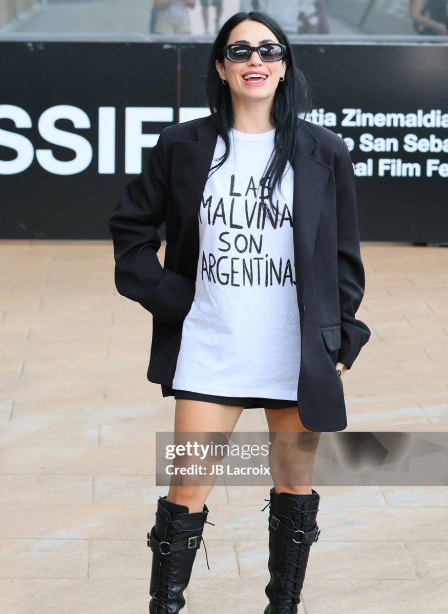 mila_espositoo's tweet photo. "las malvinas son argentinas" q mujer te amo lali espósito https://t.co/znxZqMPl7z